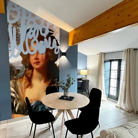 Les Demoiselles De La Tour ! Apartment