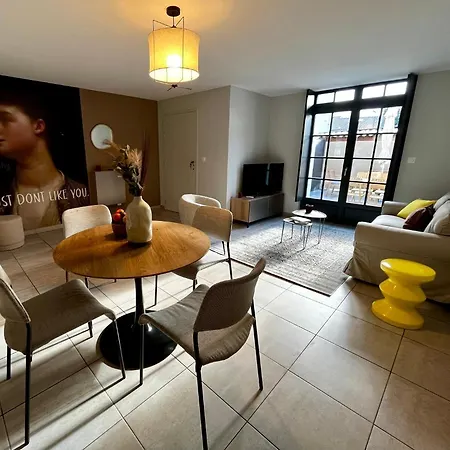 Les Demoiselles De La Tour ! *