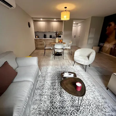 Les Demoiselles De La Tour ! *