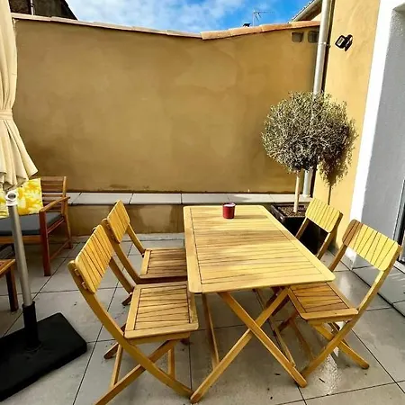 Les Demoiselles De La Tour !