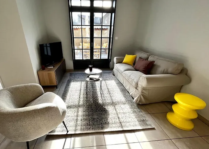 Les Demoiselles De La Tour ! * Carcassonne