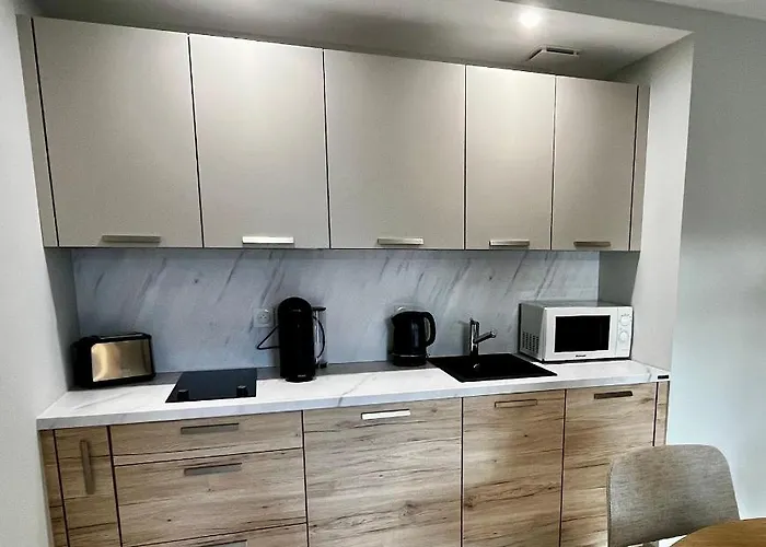 Les Demoiselles De La Tour ! * Carcassonne