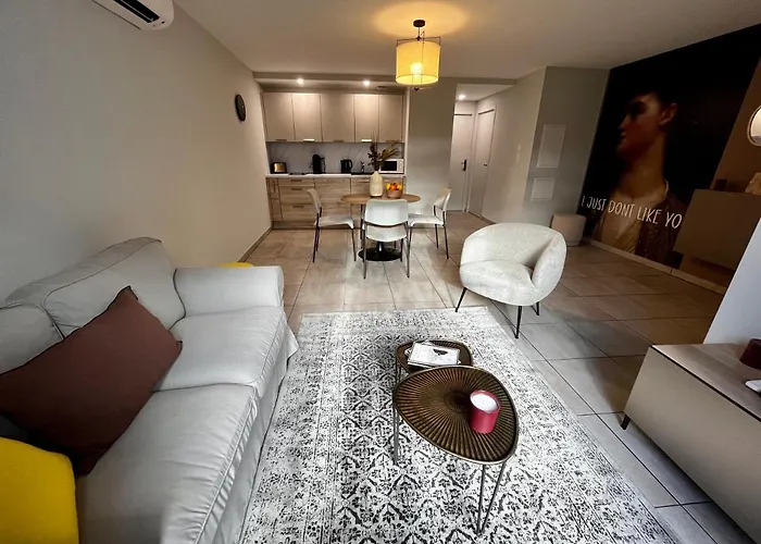 Les Demoiselles De La Tour ! *