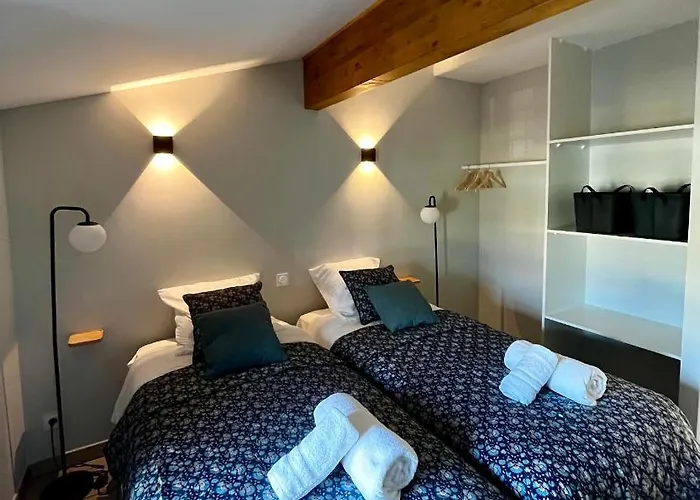 Les Demoiselles De La Tour ! Apartament