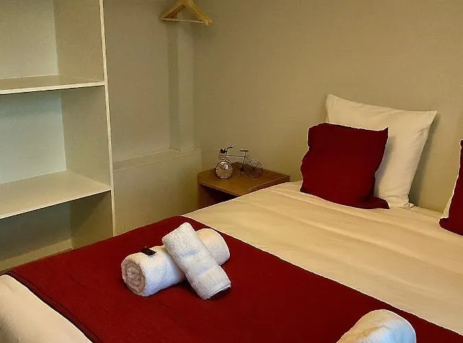 Les Demoiselles De La Tour ! * Carcassonne